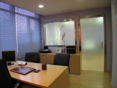 En la clinica de estetica y tratamientos de rejuvenecimiento facial dara con un servicio a su medida