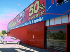 Fachada de nueva tienda tifon en dos hermanas