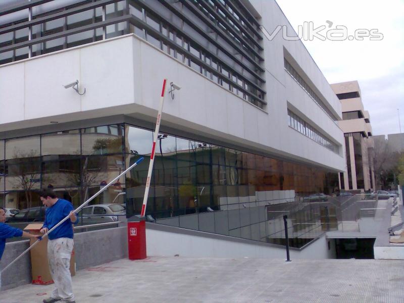 LIMPIEZA DE CRISTALES EDIFICIO BOGARIS LA CARTUJA SEVILLA