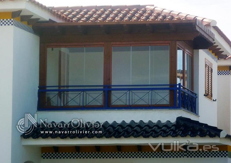 cerramiento cortina cristal  y pergola con thermochip en vera mar 