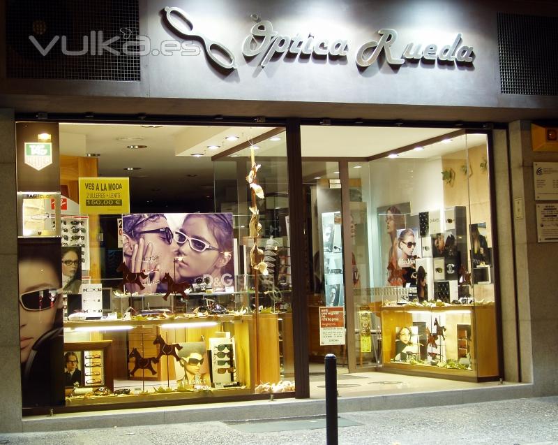 Nuestra óptica situada en pleno centro comercial de Girona, calle Bisbe Lorenzana, 33.