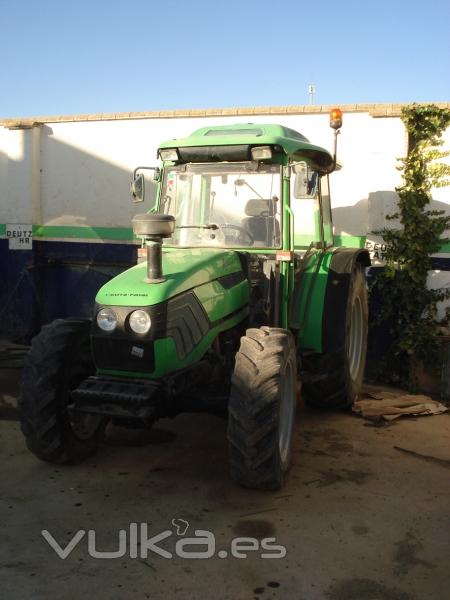 DEUTZ FAHR Agroplus 80 con pala Tenías