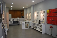 Exposicion interior manillas y manillones de valli, fsb,aldaba, fusital,jandel, tecosur, jnf,ocariz