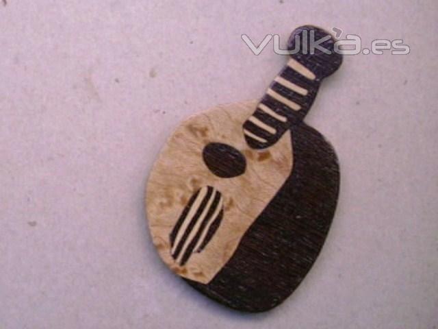 broche marqueteria