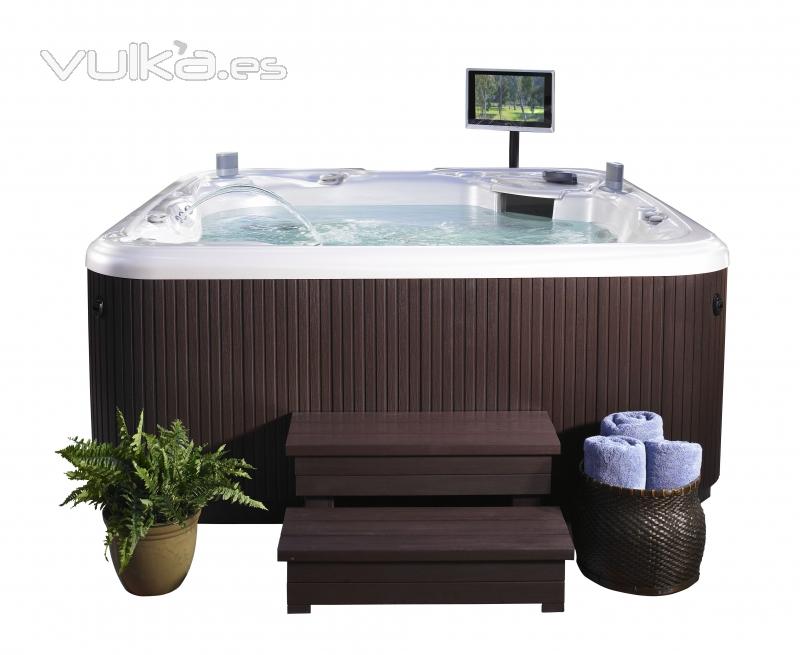 Un Spa con television de wireless. LCD con HD.