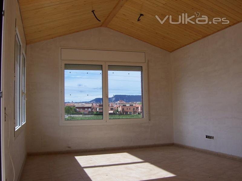 Techo de madera interior, guardilla.