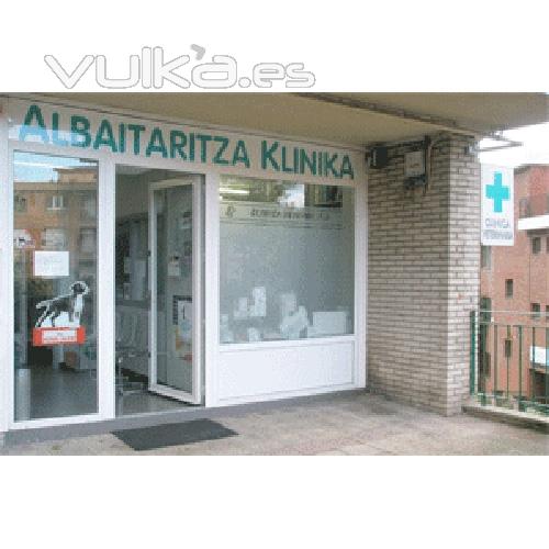 Escaparate de la Clínica Veterinaria Altza