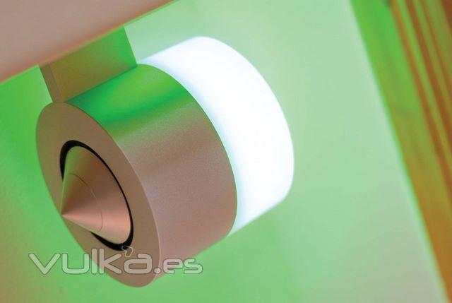 Altavoces de diseño con LUX o LED incorporado y preparado para zonas húmedas