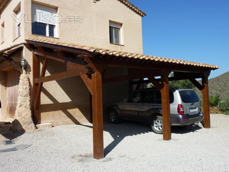 pergola adosada a una agua con tejas