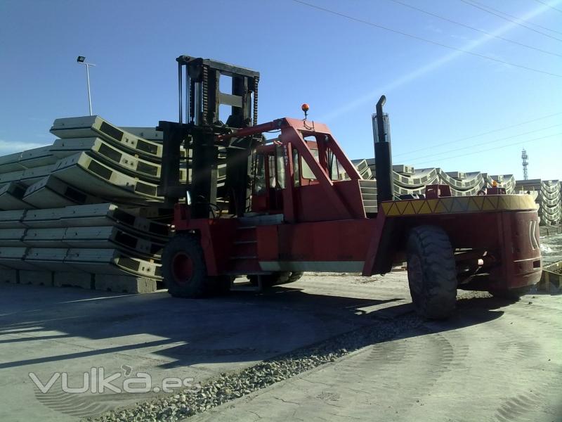 KALMAR DC24-1200 , MASTIL DUPLEX HORQUILLAS  DESPLAZABLES  Y ELEVACIN NORMAL