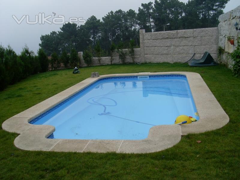 Piscina Modelo Roma con Acera en Piedra