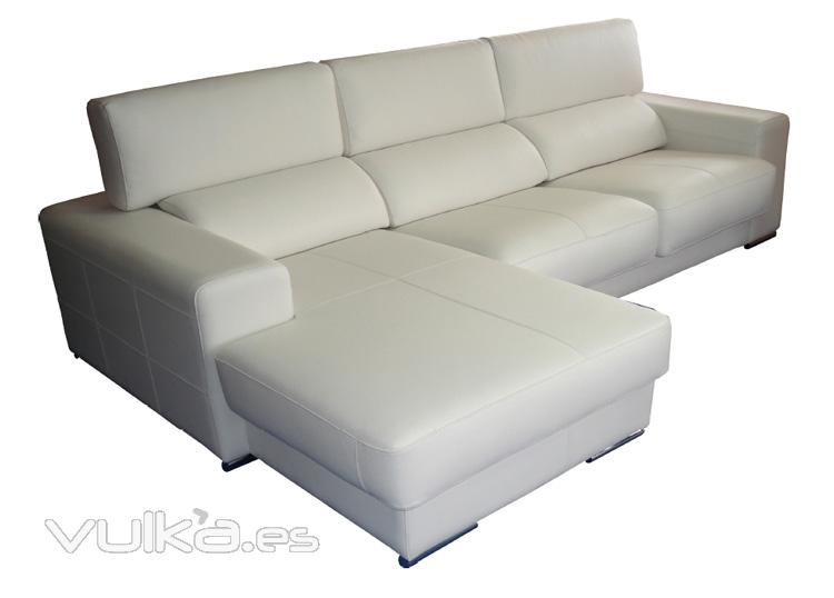 Sofa 4 plazas con Chaiselongue, tapizado en piel de vaca plena flor color blanco.