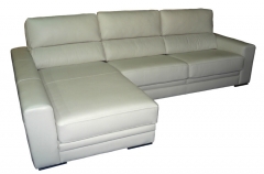 Modelo de chaiselongue en piel de vaca plena flor, color hielo