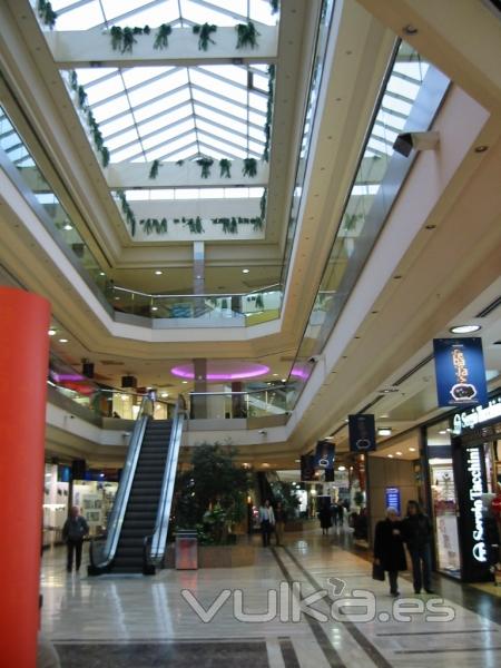 Interior mall C.C. GRANCASA - 1er. Premio Accesibilidad 1998 - DFA-COAA