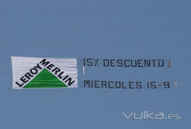 Campaña Nacional LEROY MERLIN Marbella, cartel con doble letrero