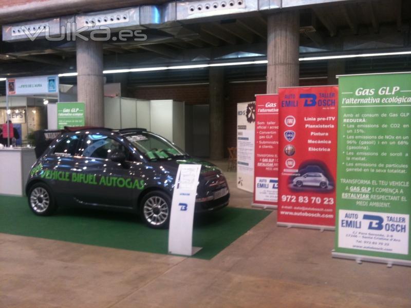   ECO SI 2011 presentando  EN GIRONA EL AUTO GAS LANDI