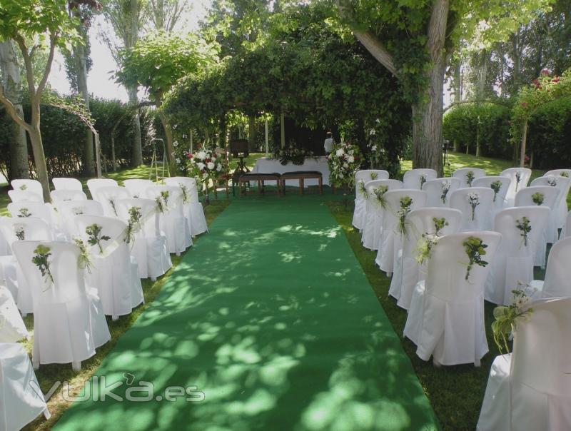 Boda civil en el jardin