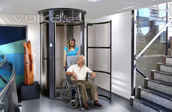 elevador Nuemtico por Vaco, modelo 1316, para silla de ruedas y acompaante