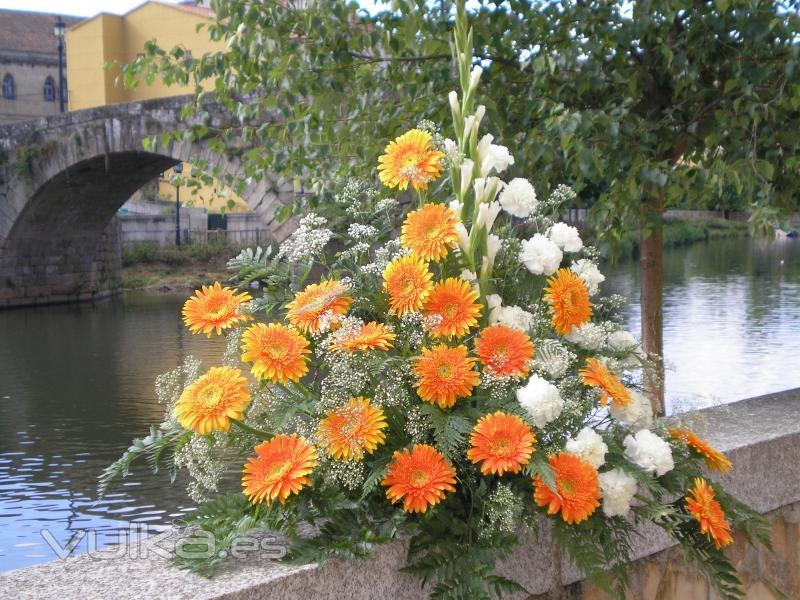 flores merche la floristeria mas innovadora y  varata de la provincia con el distintivo flora queen