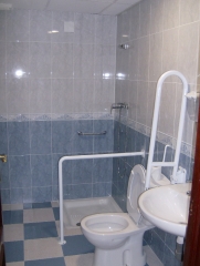 Unidad de estancia diurna las aguilas bano geriatrico sevilla
