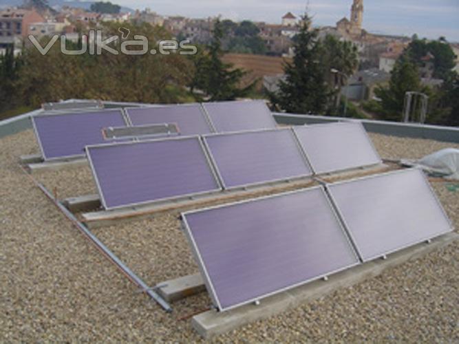 Instalación energía solar térmica en colegio