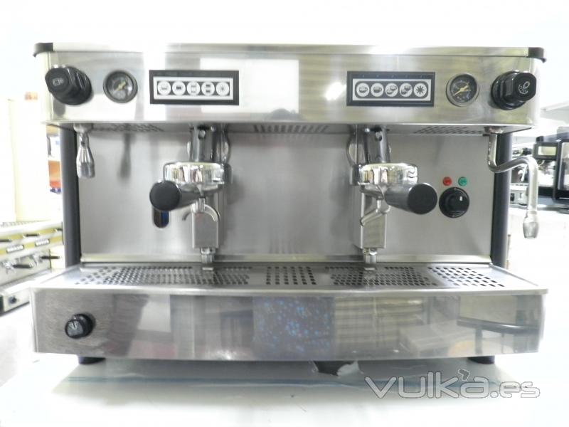 Cafetera electrnica segunda mano. 1 ao de garanta. 1200EUR +IVA. Descuento -10%  por pago al contad