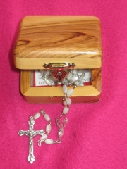 Para comunin: joyero hecho en olivo de tierra santa y rosario hecho en perlas de agua  de jerusaln