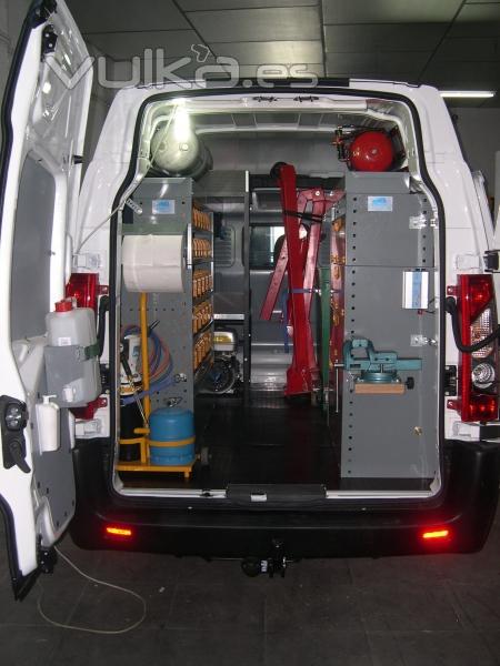 EQUIPAMIENTO INTERIOR EN UNA CITROEN JUMPY