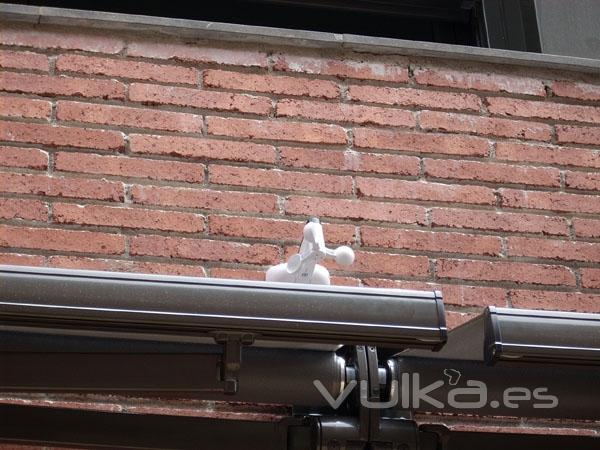 Toldos de Brazos Invisibles con Veleta Viento Sol