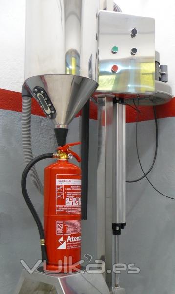 Mquina filtrado y atomizado de polvo para la recarga y vaciado de extintores